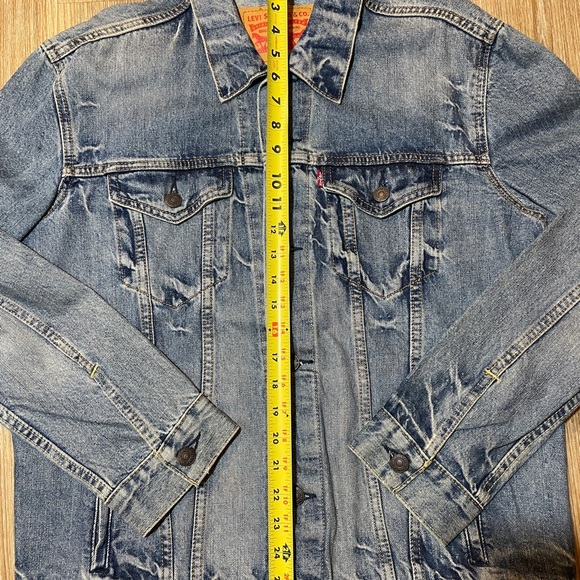 Men's Levi's Denim Jacket - Trucker Jacket - Size Medium - Blue Wash - Like New - Picture 13 of 13